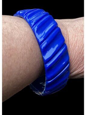 Vintage 1970s Blue Lucite Bangle Bracelet Fluted Grooved